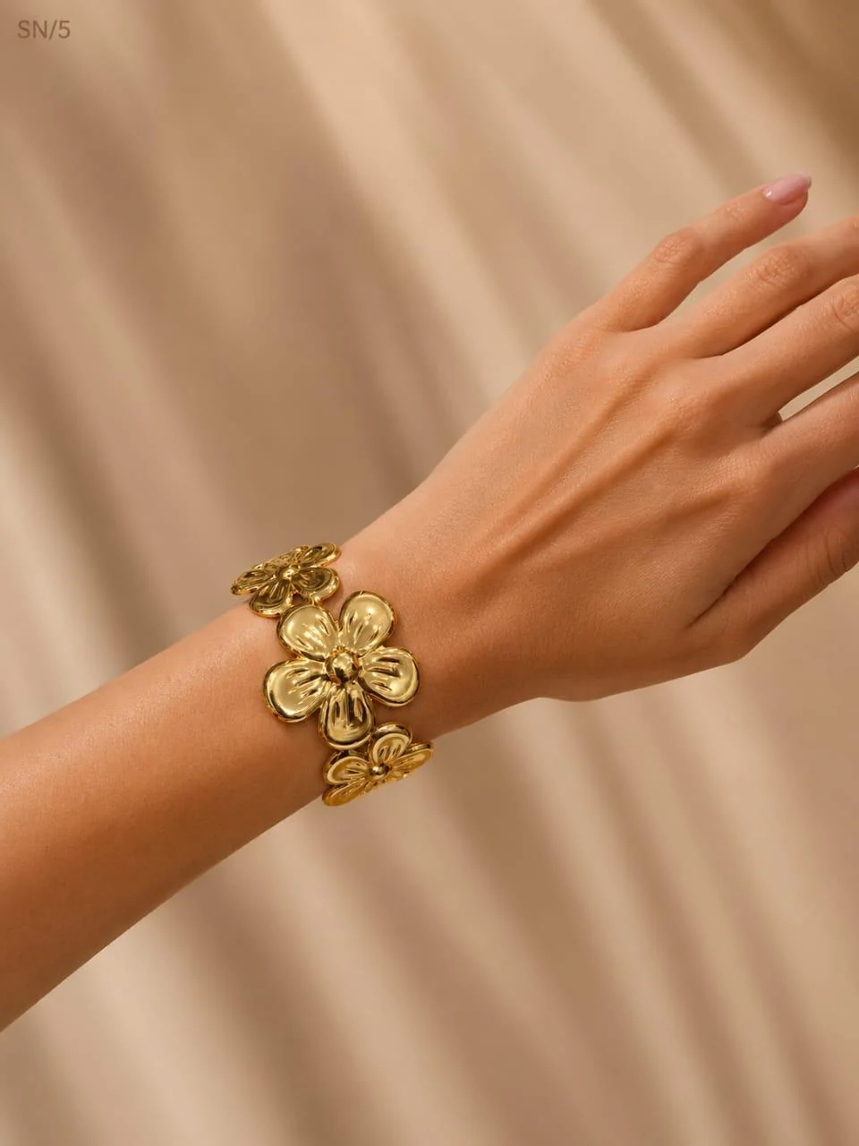 Bracelets 30