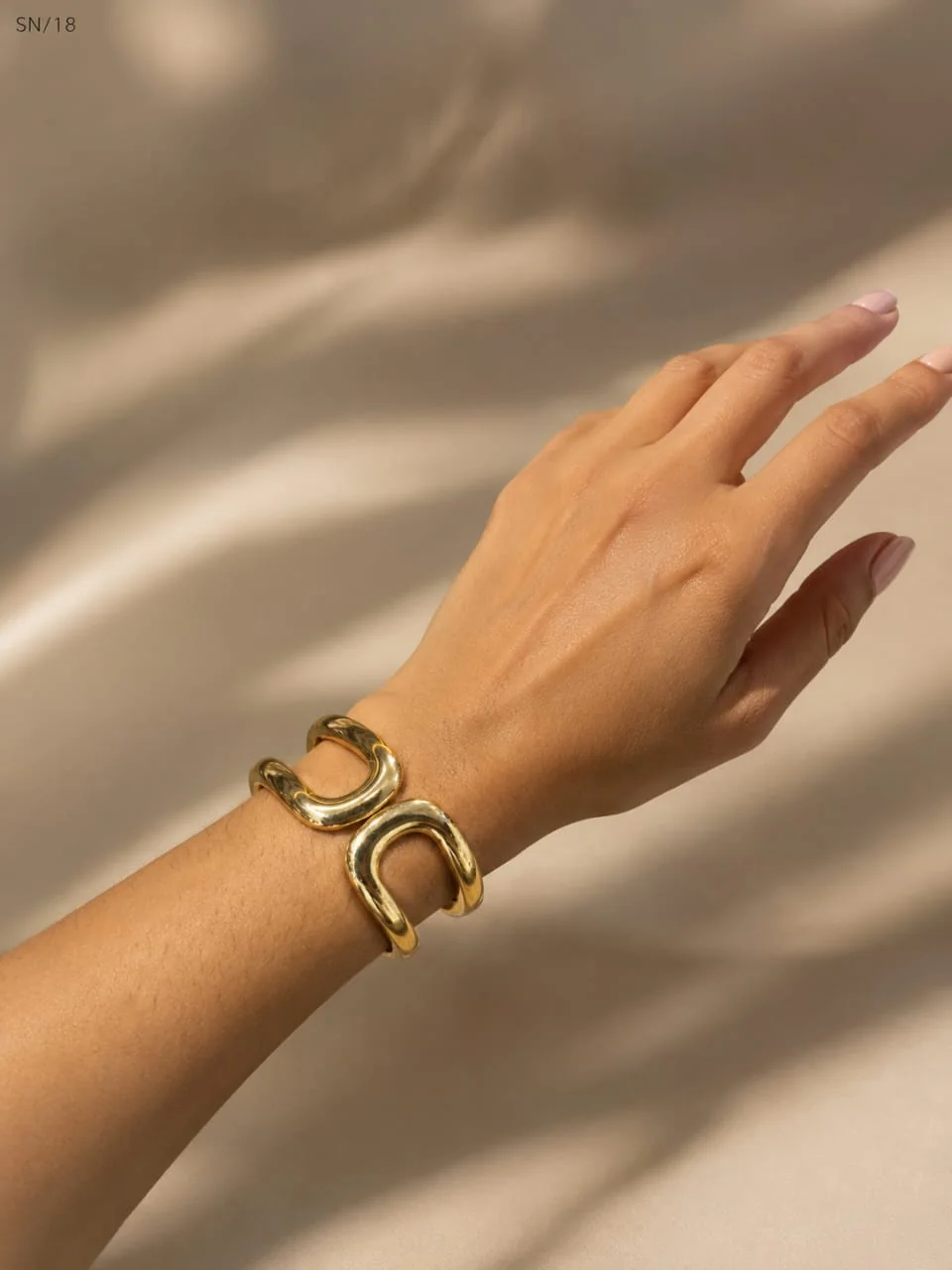 Bracelets 32